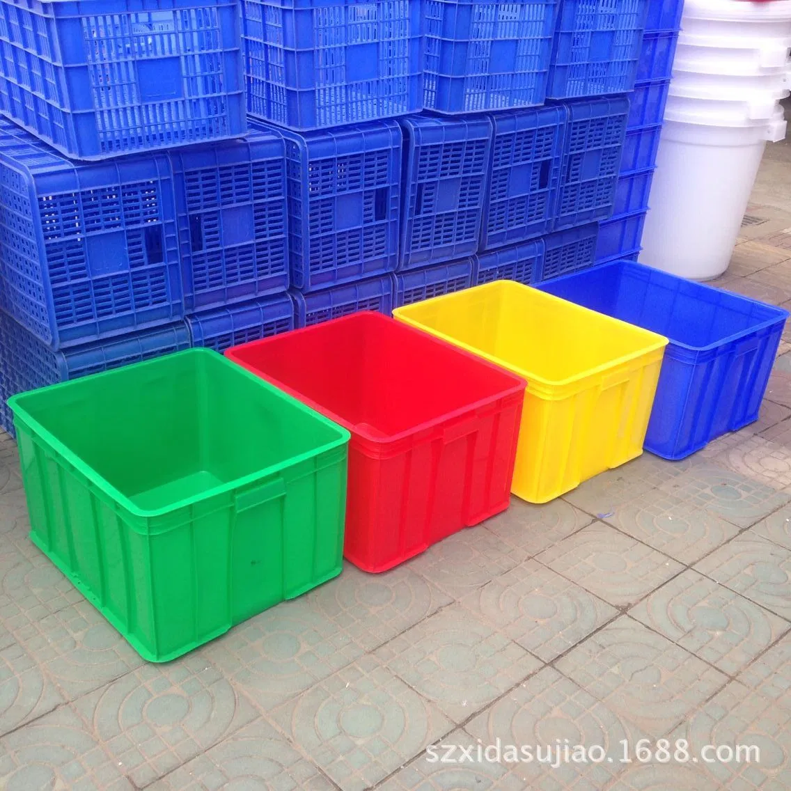 Robust Industrial Plastic Containers for Secure Product Transportation