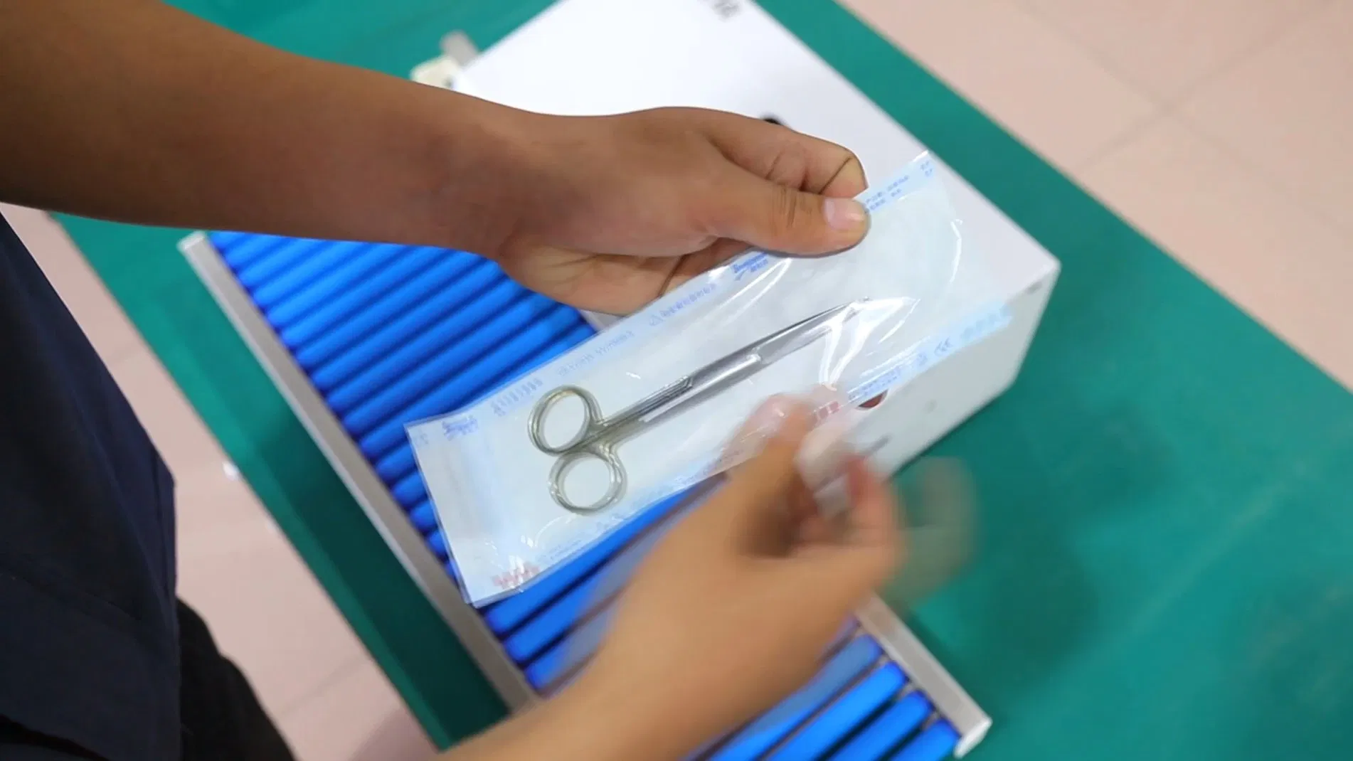 Cssd Dental Clinics ISO11607 Automatic Tyvek Medical Pouches 10m/Min Sealing Speed Printer Continuous Medical Sealing Machine