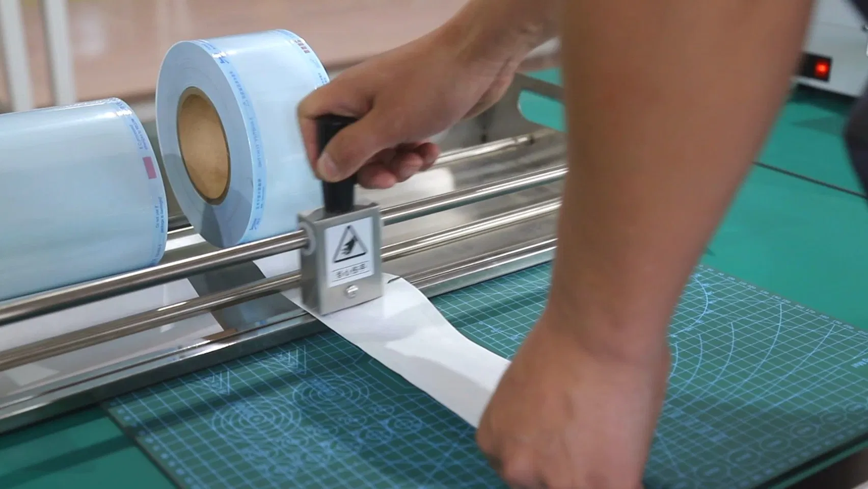 ISO11607 Cssd Tyvek Medical Pouches Sealing Speed 10m/Min Printer Continuous Automatic Medical Sealing Machine