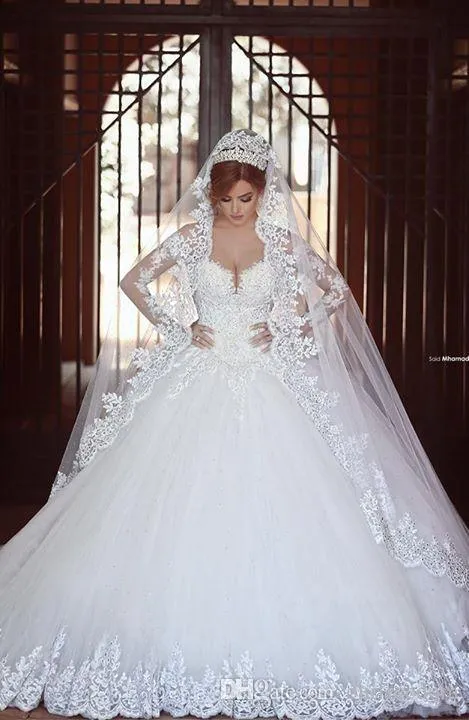فستان زفاف بأكمام طويلة بتصميم باللون الأبيض من التول والدانتيل We2015
