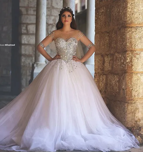 فستان زفاف كروي عربي منتفخ بأكمام تول شفافة مزين بالكريستال Ar2017