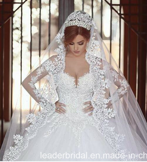 فستان زفاف بأكمام طويلة بتصميم باللون الأبيض من التول والدانتيل We2015