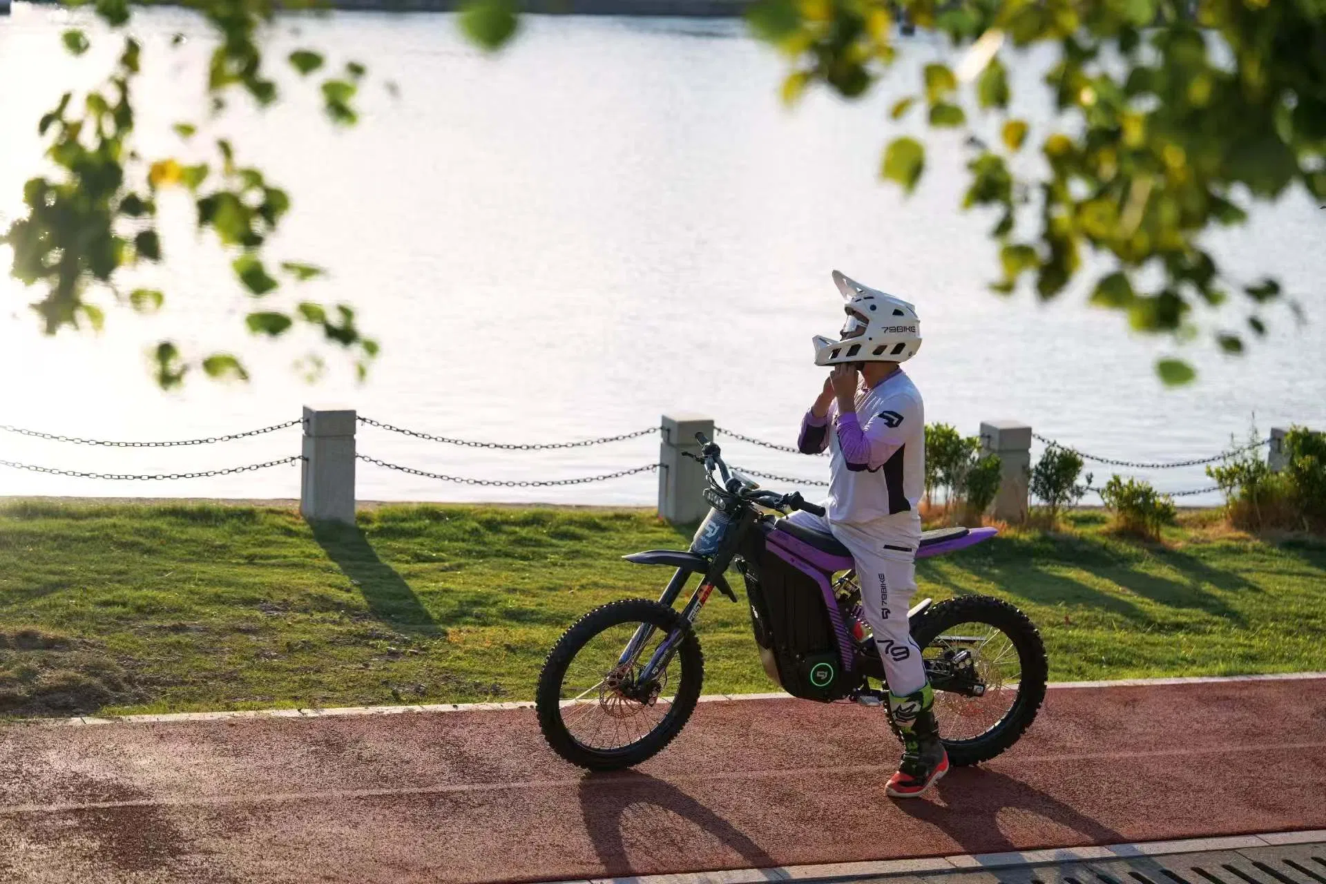 New Electric Cross Dirtbike 72V 40A 95km/H 610n. M Racing 120km 16.8kw