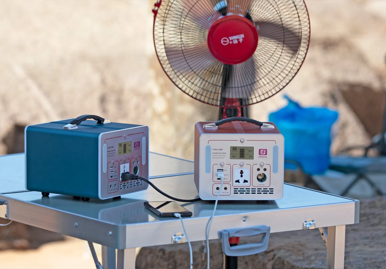 600W Solar Panel Fast Charging Lithium Battery Supply Power Bank Portable Power Station