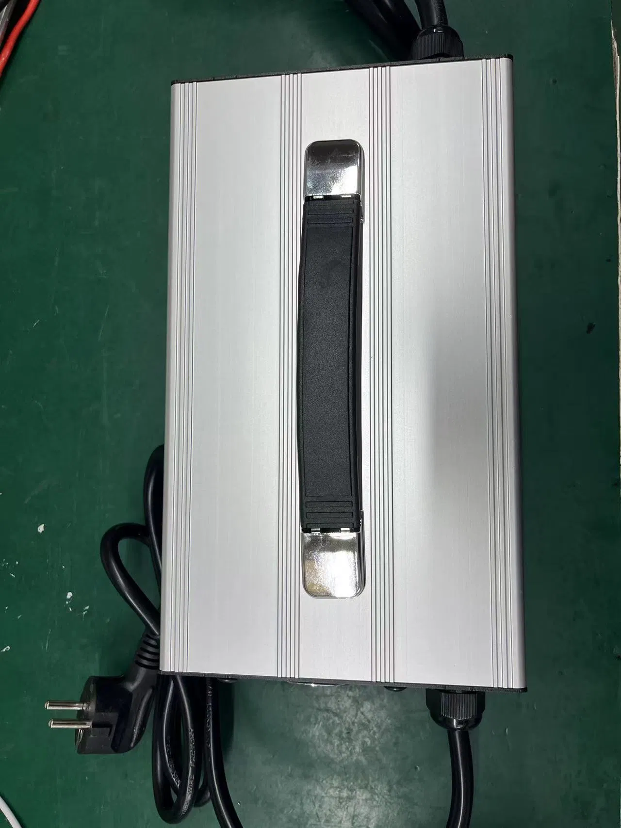 China Manufacture 12V 30A Universal Smart Portable 12 Volt Four Phase Lead Acid Battery Charger with Idital Display