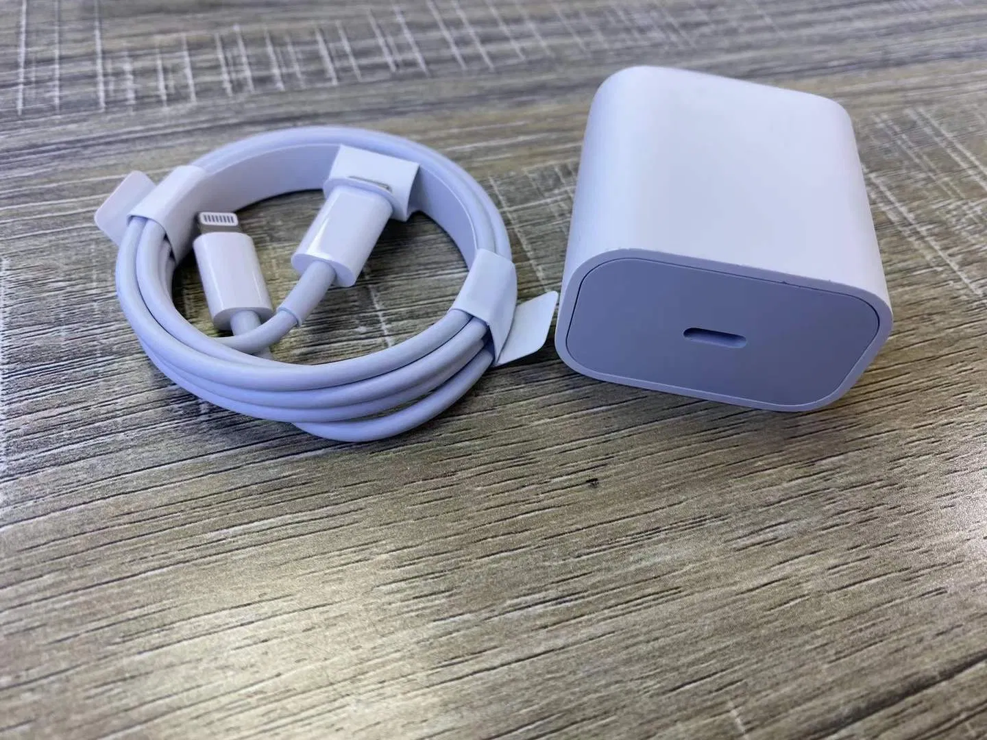 Us EU UK Pd 20W USB-C Fast Charging Power Supplier 20W Power Adapter for iPhone Charger Pd Fast Wall Charger Adapter for Apple 18W 5W 25W Wholesale