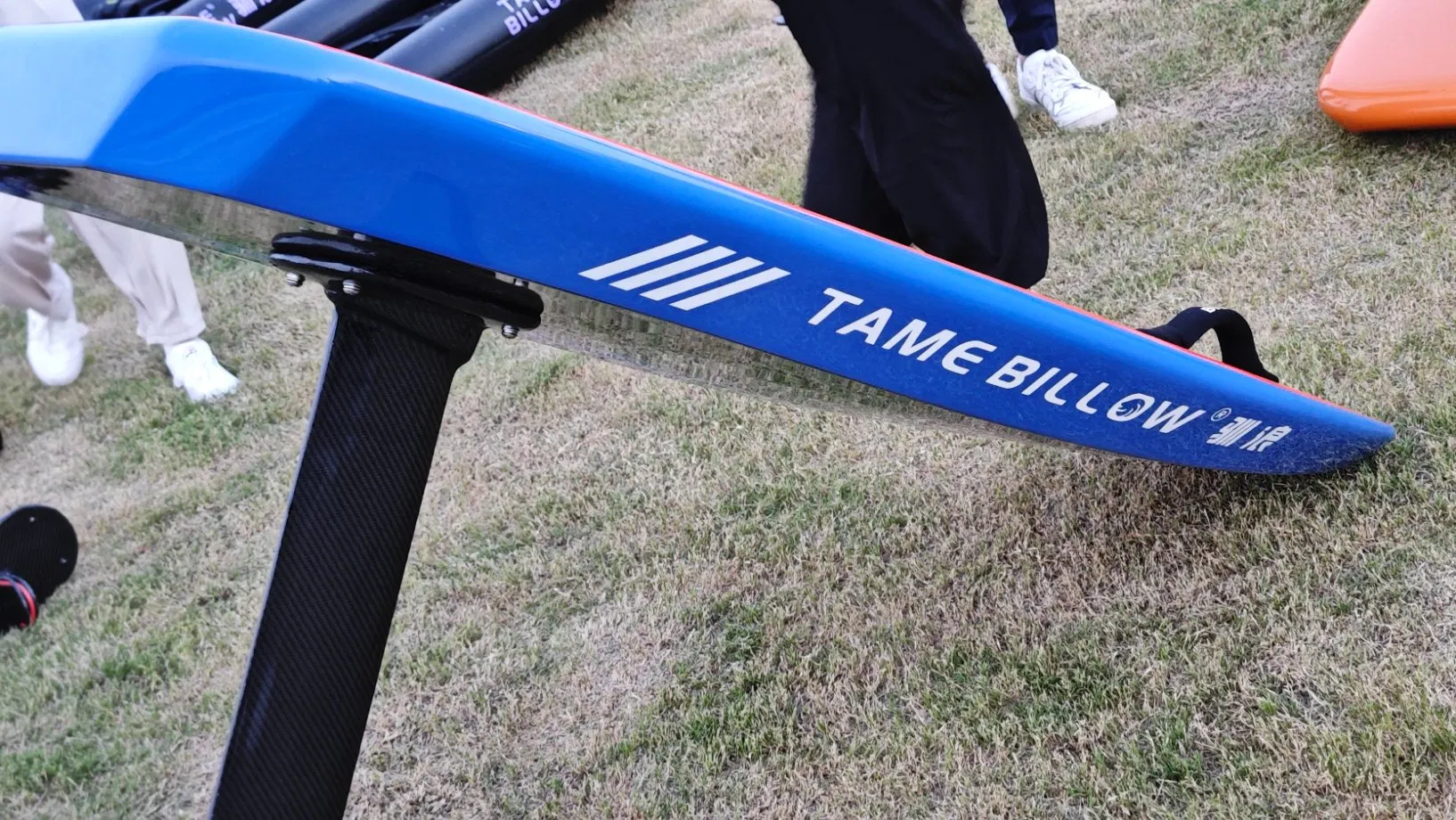 Carbon Fiber Electric Hydrofoil Surfboard Different Size and Pattern OEM Acceptable