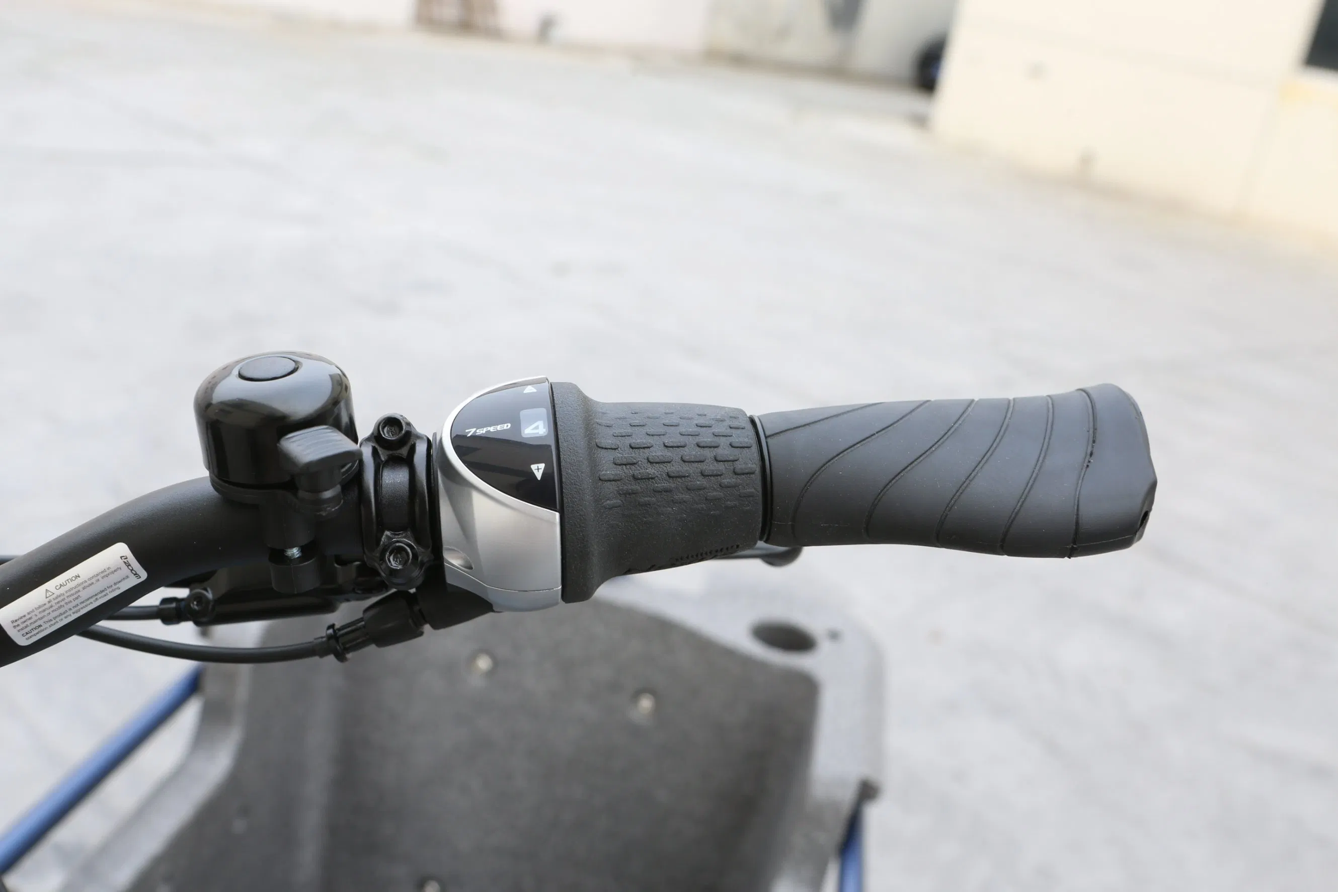 Wholesale Front Loading Fat Tire/Tyre Rideable Children MID Motor Battery Family Delivery Electric Cargo Bike At006