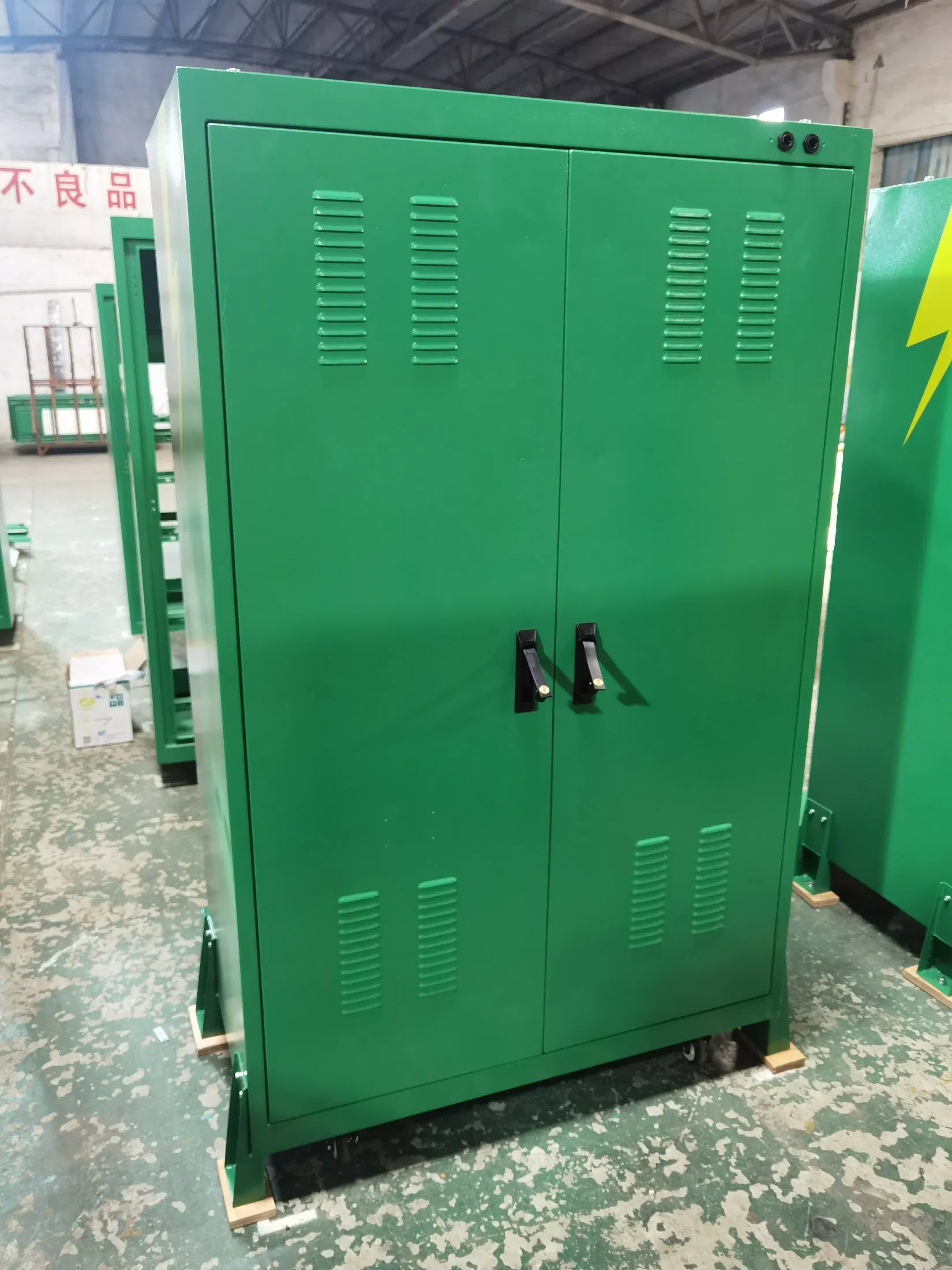 Smart Energy Storage Charging Cabinet for Efficient Power Management Home Use or Office Use