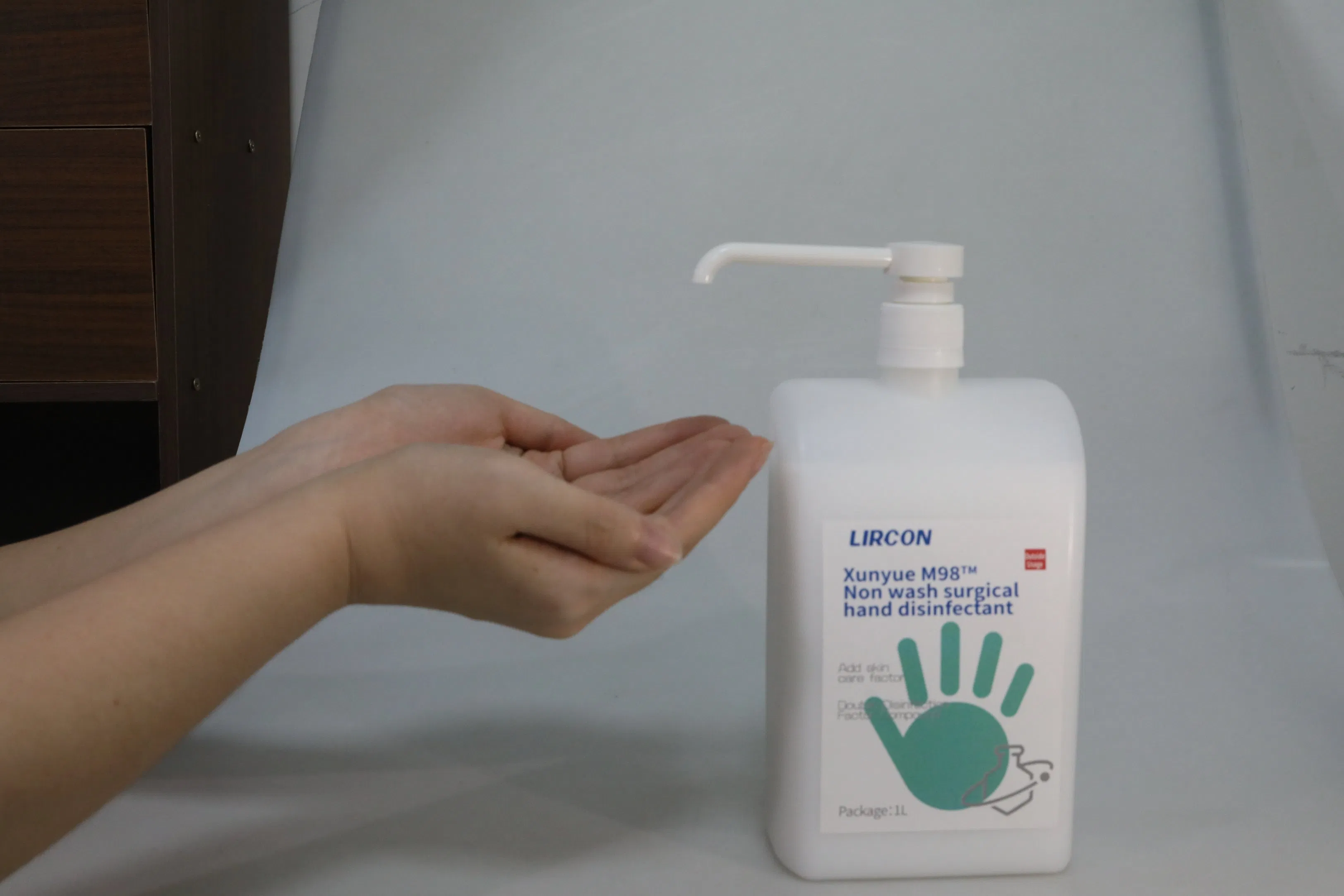 Xunyue M98TM Medical-Grade Non Wash Surgical Hand Bactericidal Disinfectant