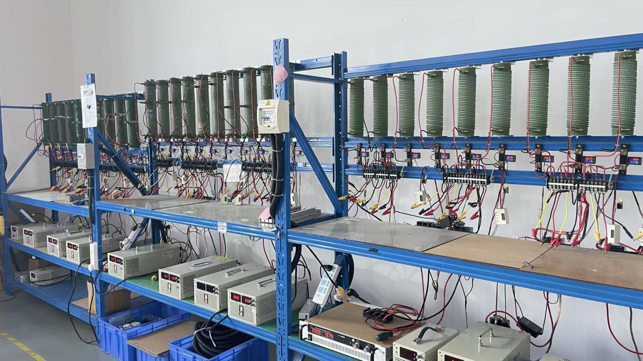Aging test equipment for power supply reliability validation