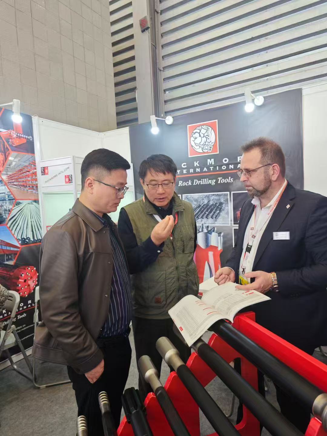 Original Montabert HC25 Hydraulic Drifter Fast Delivery Easy Maintenance Rock Drills For Coal Mining Drilling Equipment Casting