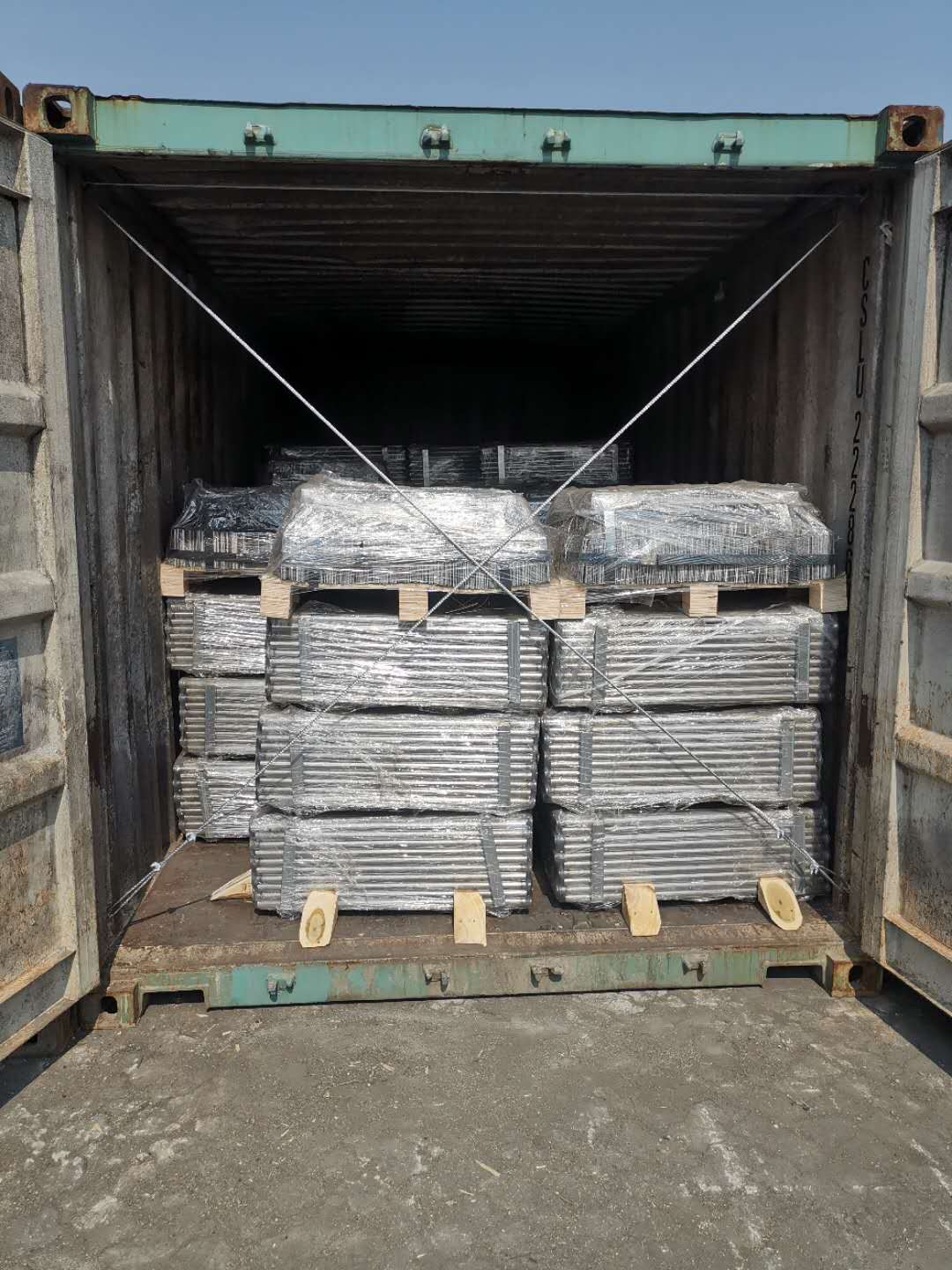 Secure Steel Bundled Packing