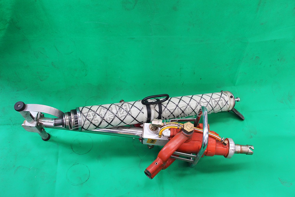Pneumatic anchor drilling rig side angle