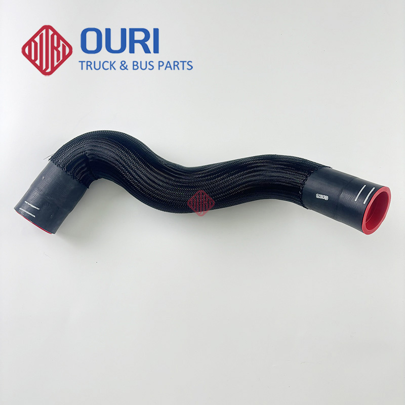 Heavy Duty Truck Upper Radiator Coolant Hose 24519039 23275466 for Volvo Mack