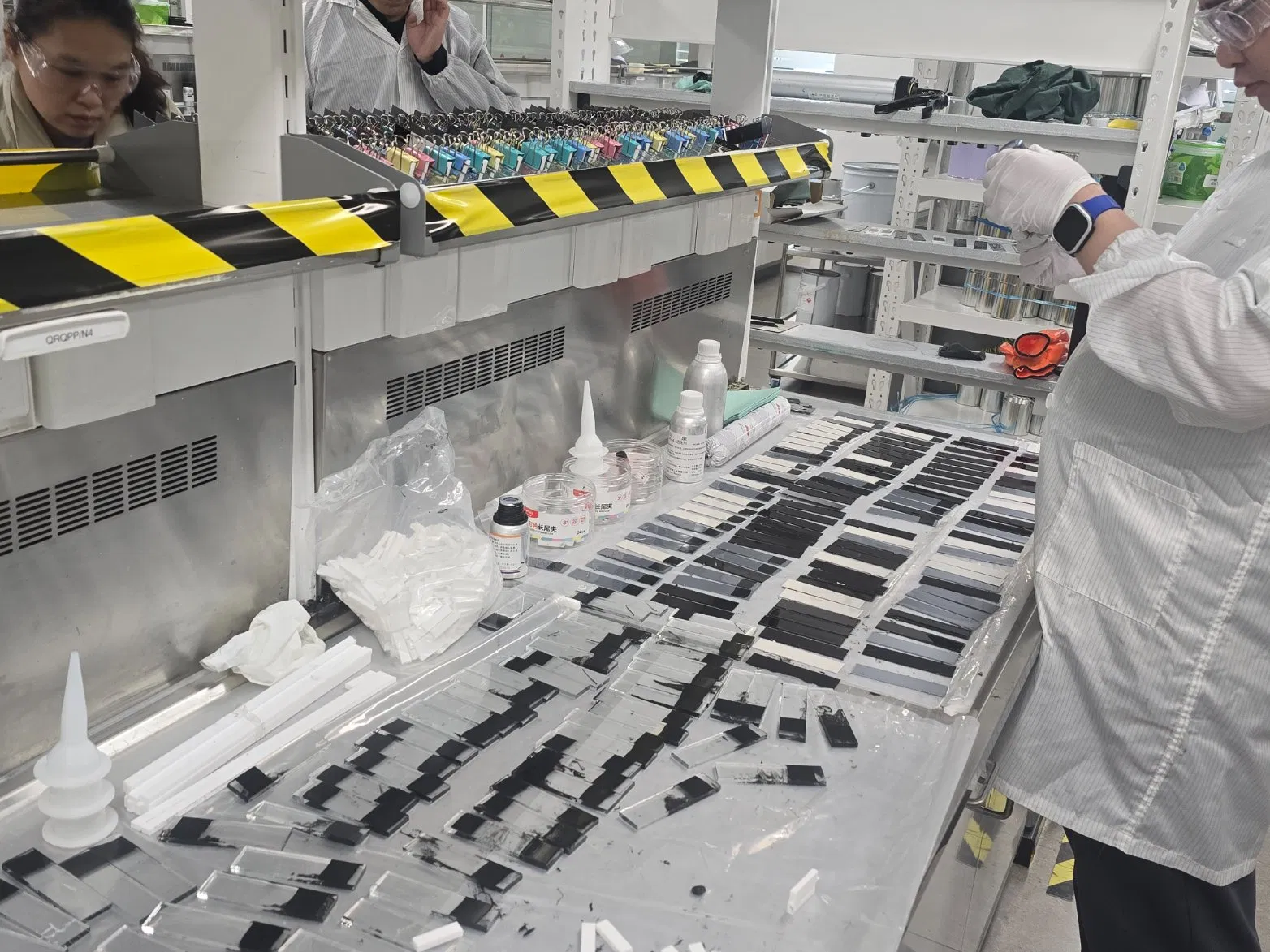 Graviton-Sensitive Am-120A for Fundamental Force Research