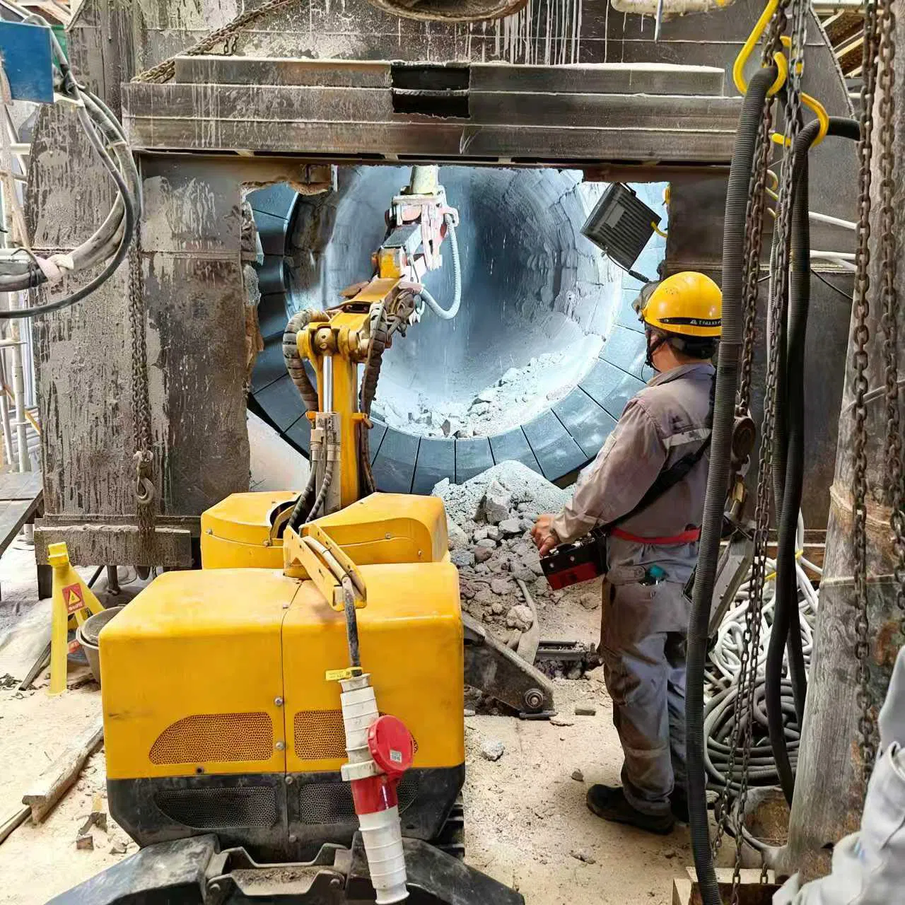 Electric Drive Demolition Robot Compact Crawler Crushing Equipment for Indoor Narrow Space Work