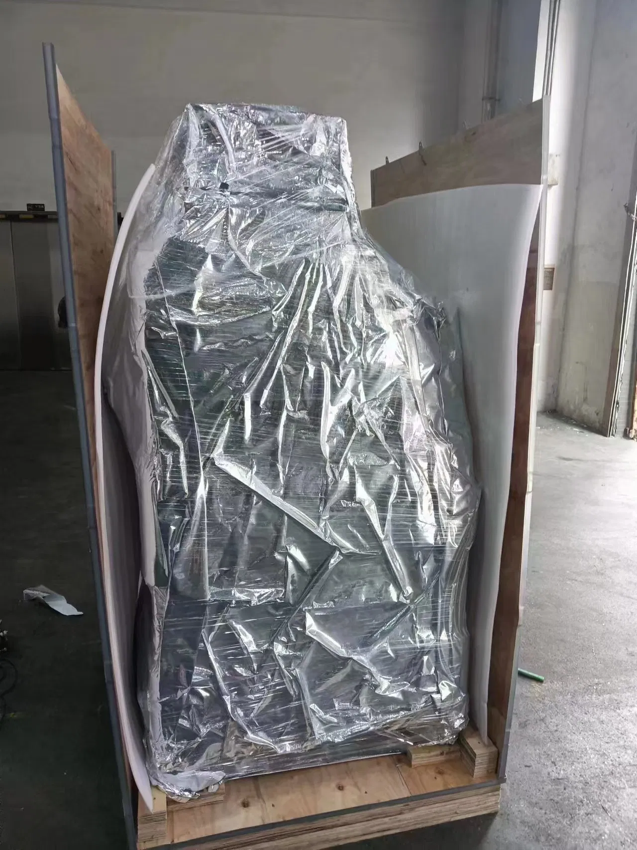 Advanced Indoor Logistics Robots for Efficient Warehouse Operations