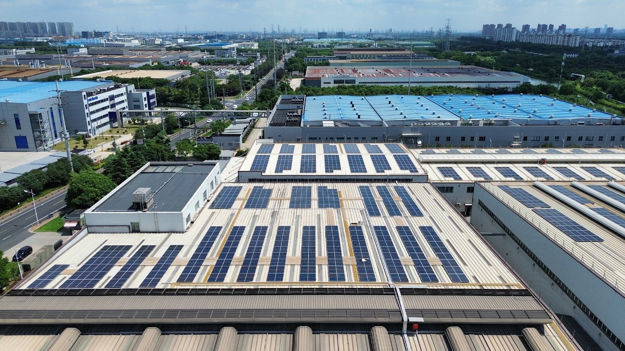 High Efficiency Waterproof Photovoltaic Panel Automatic Cleaning Robot