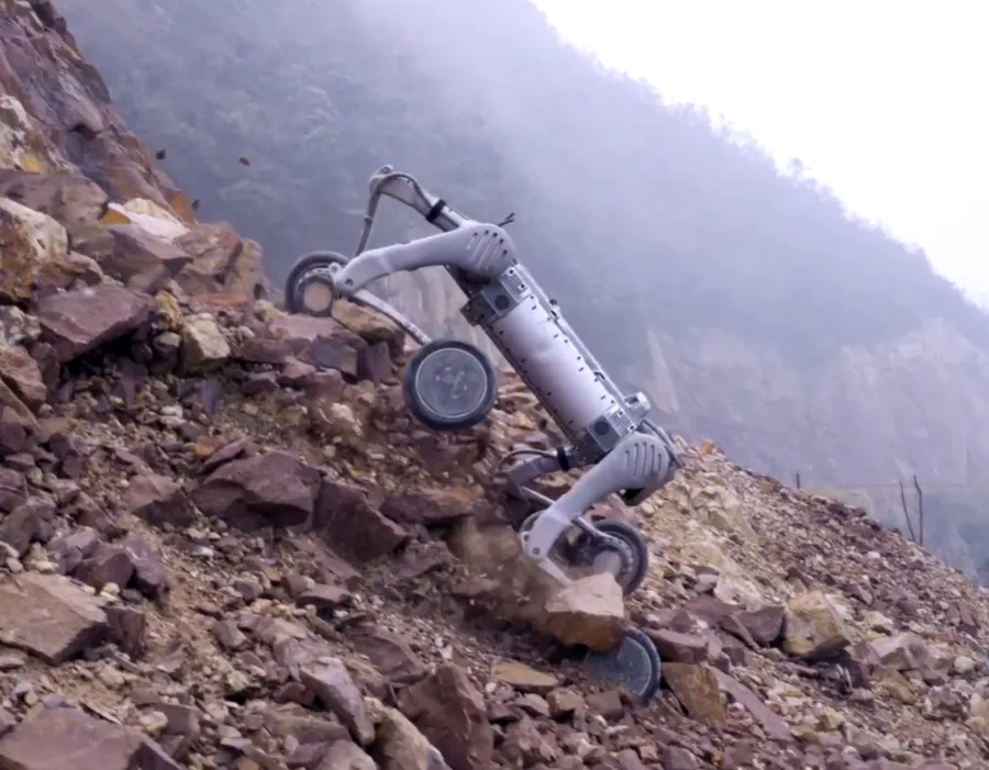 Unitree B2-W Mobility