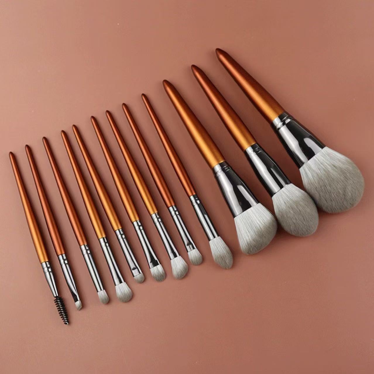 OEM Manufacturing Custom Logo Premium Fiber Makeup Brushes Face Contour Smooth Coverage Professional Makeup Brush Set