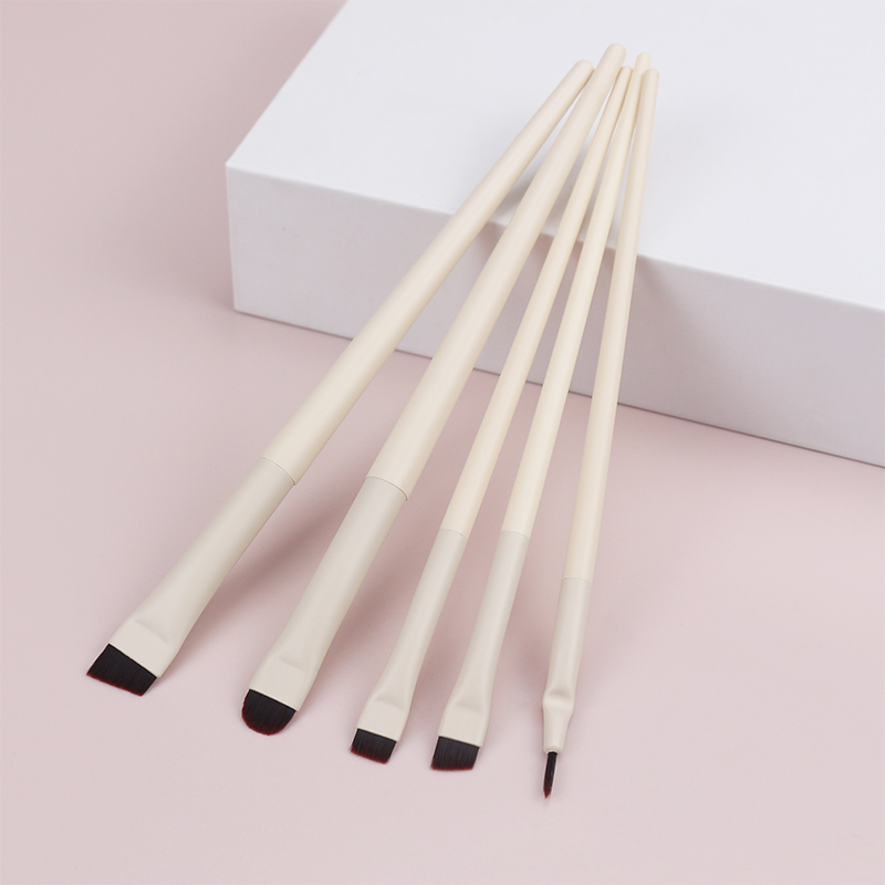 Eyebrow Brush Detail 8