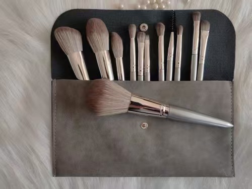 OEM Manufacturing Custom Logo Premium Fiber Makeup Brushes Face Contour Smooth Coverage Professional Makeup Brush Set