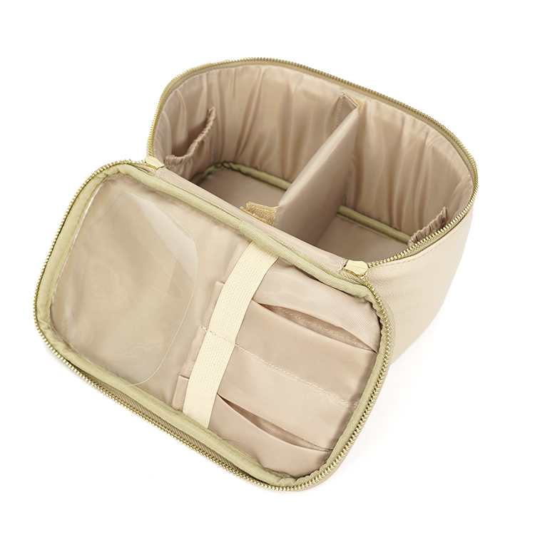 Travel lifestyle cosmetic bag showcase 4