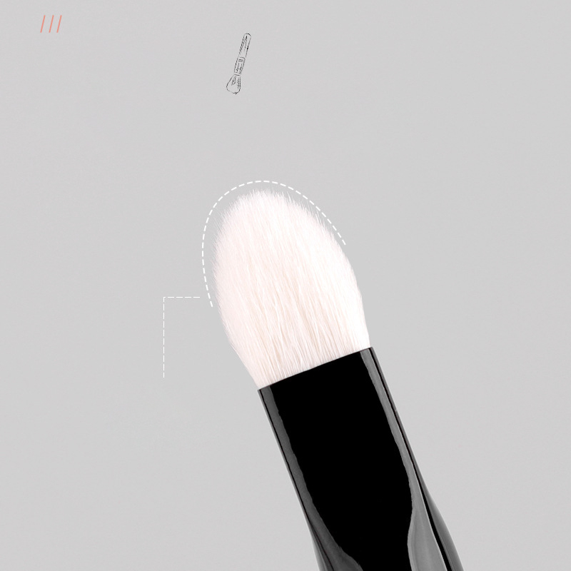 Wholesale Unusual Customized Logo White Natural Hair Makeup Brushes Goat Hair Concealer Highlighter Brush Manufacturer