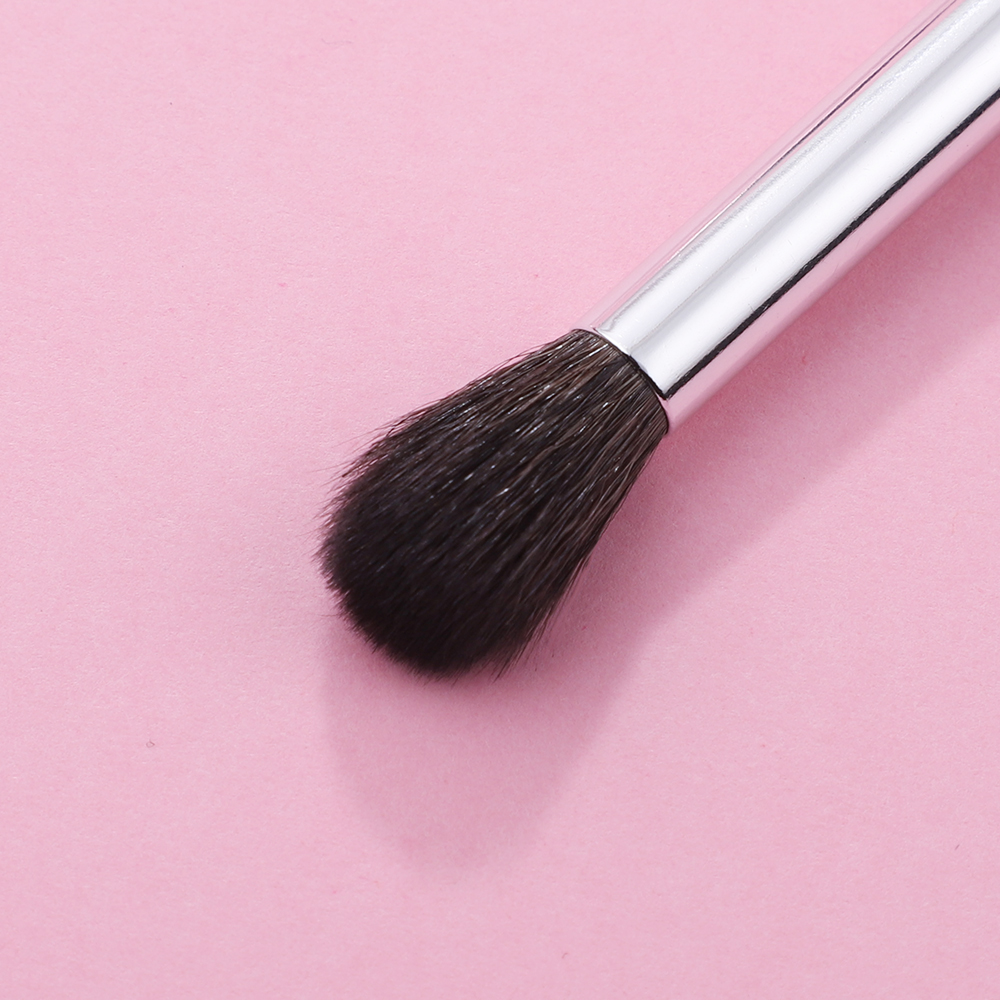 Eyeshadow Brush Image 9
