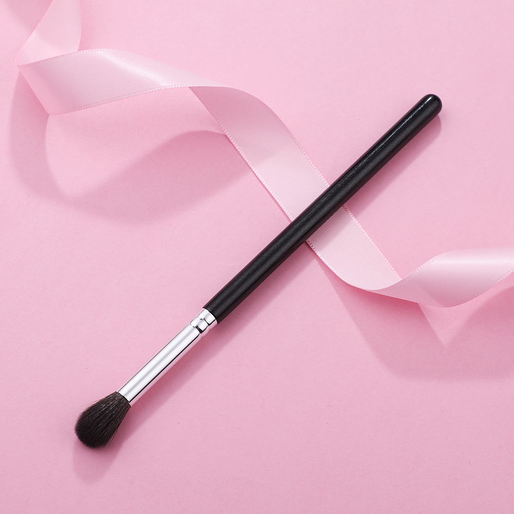 Eyeshadow Brush Image 2
