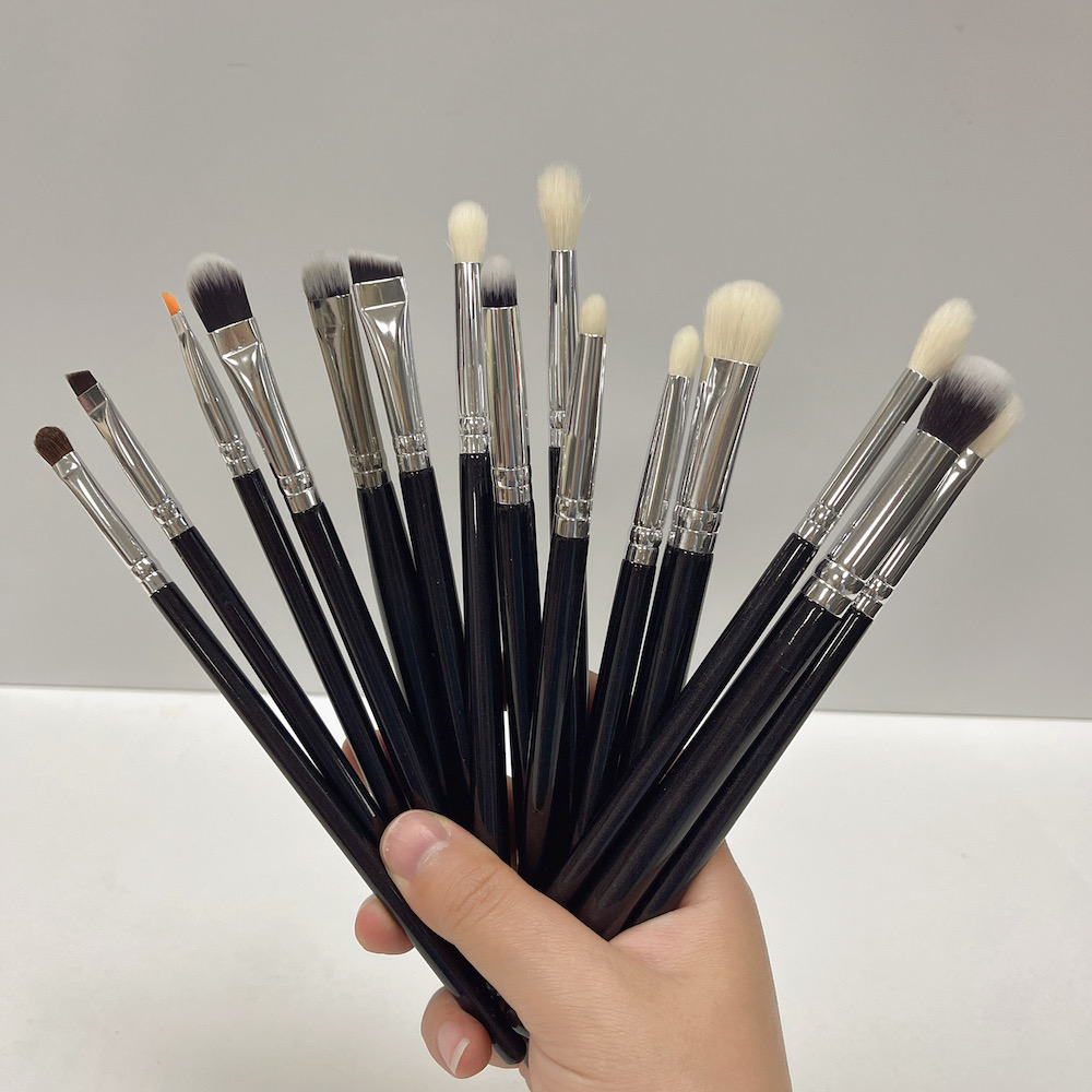 Professional High Quality Black Vegan Private Label Wooden Luxury Single Eye Liner Makeup Brushes