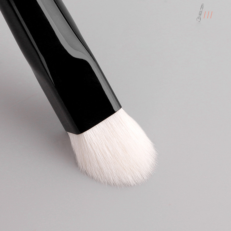 Wholesale Unusual Customized Logo White Natural Hair Makeup Brushes Goat Hair Concealer Highlighter Brush Manufacturer