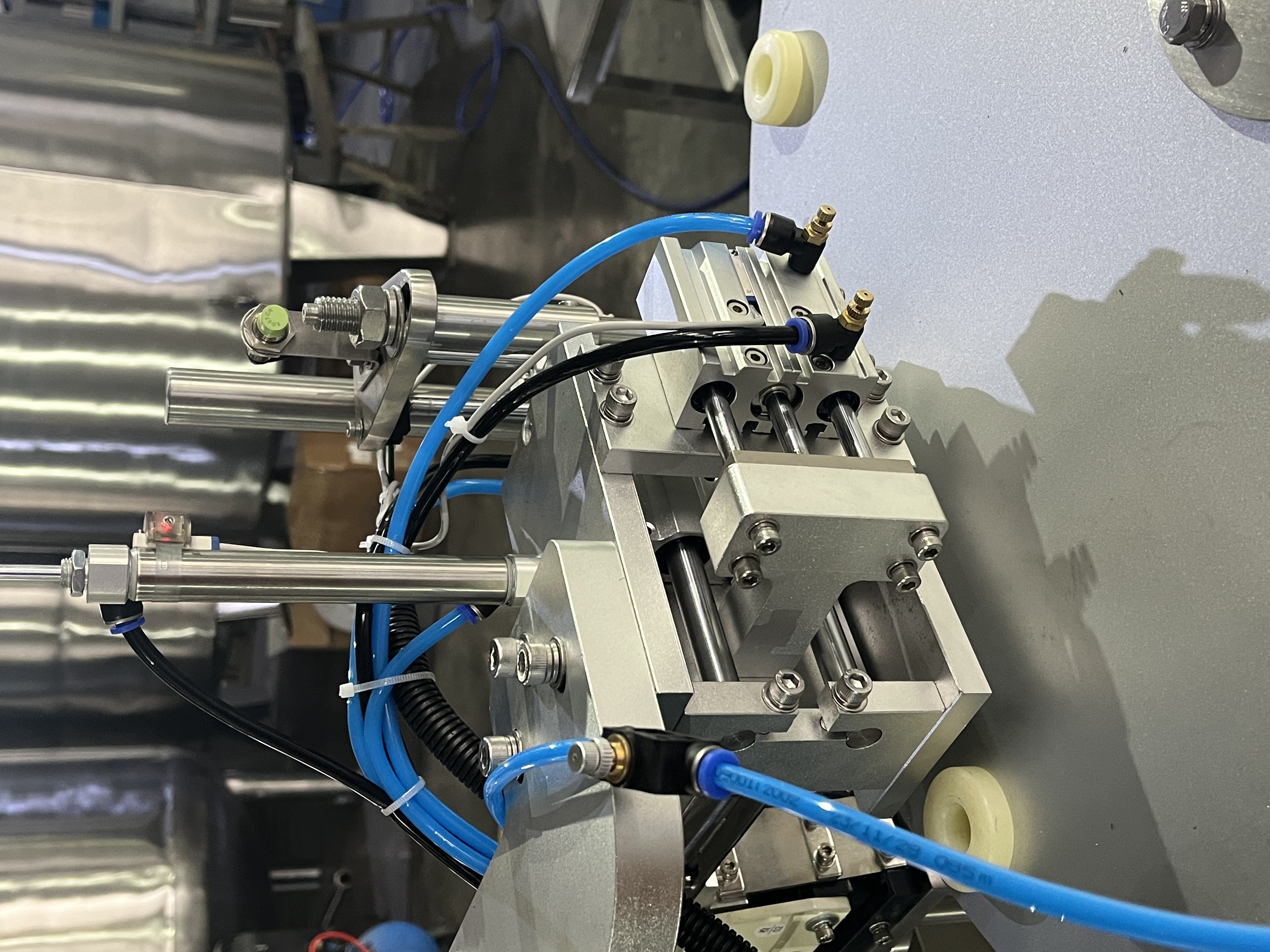 Automatic Sponge Filling &amp; Capping Machine | High-Speed Production Line Cosmetic Production Equipment