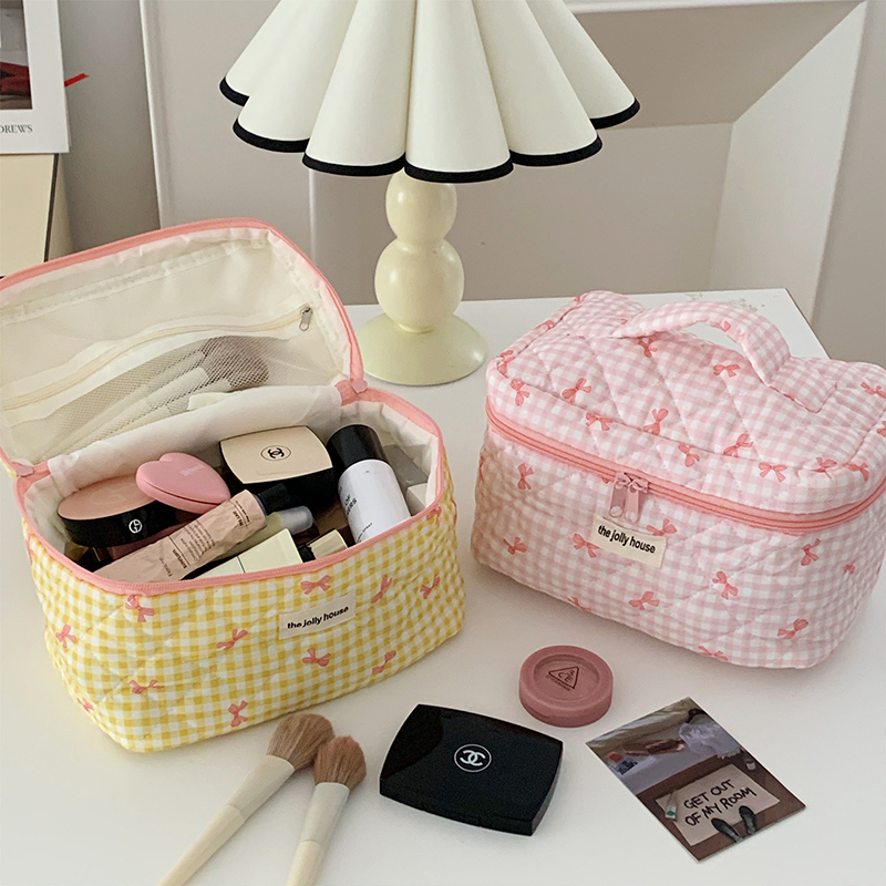 Manufacturer of New Large Capacity Soft Puffer Travel Toiletry Bags Nylon Quilted Makeup Cosmetic Pouch Bag for Women