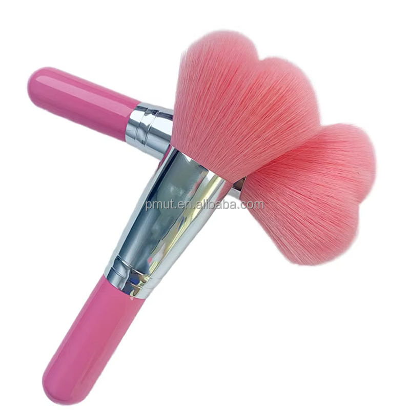 High Quality Luxury Professional Makeup Brush Set Pink Wood Handle Heart-Shaped Blusher for Face Synthetic Hair Accessory