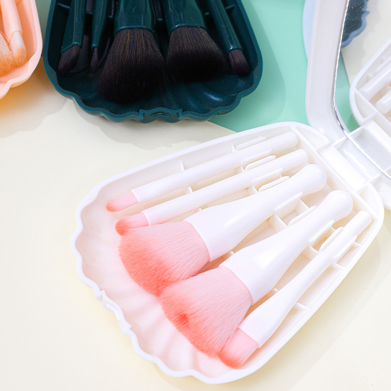 Travel Essential Makeup Brushes