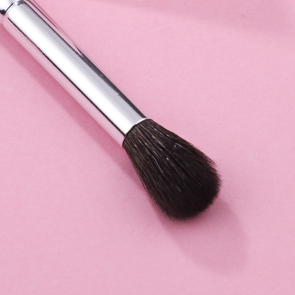 Eyeshadow Brush Image 5