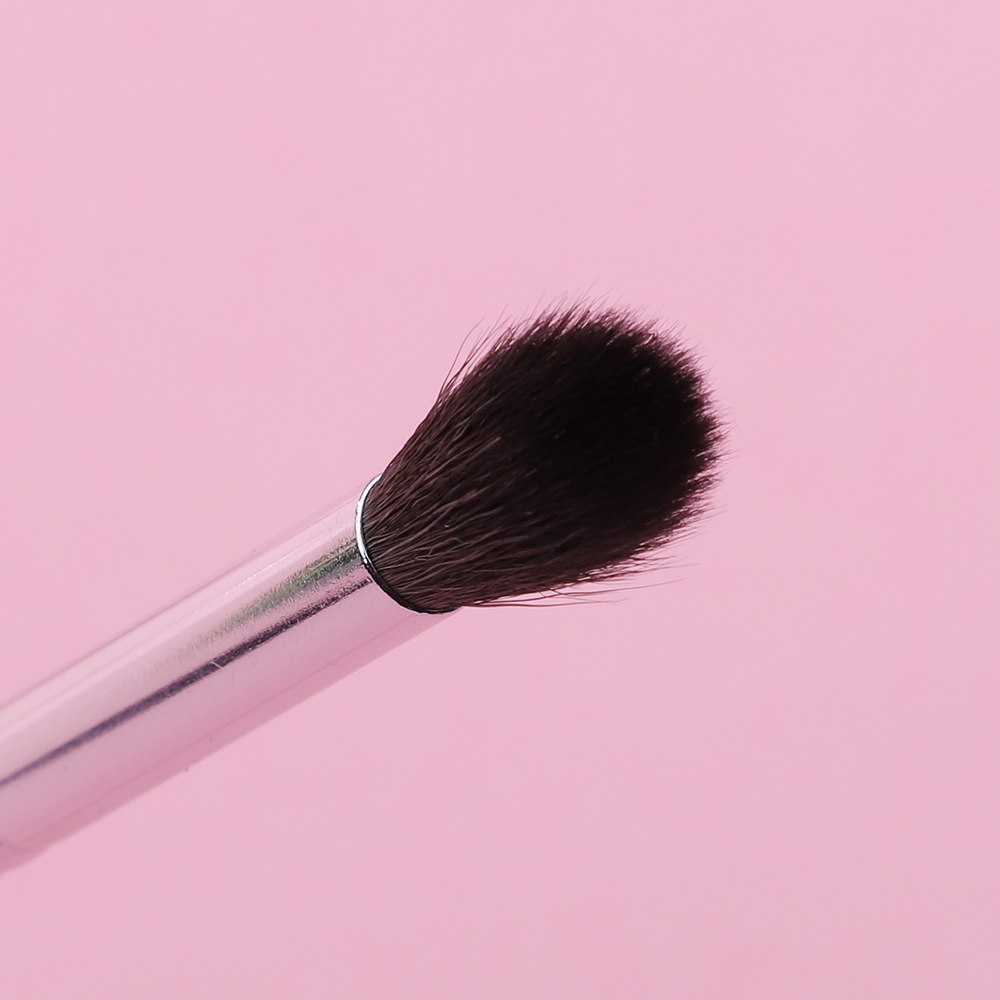 Eyeshadow Brush Image 10
