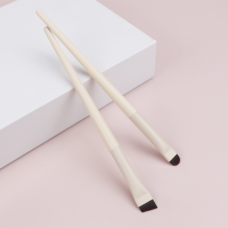 Eyebrow Brush Detail 9