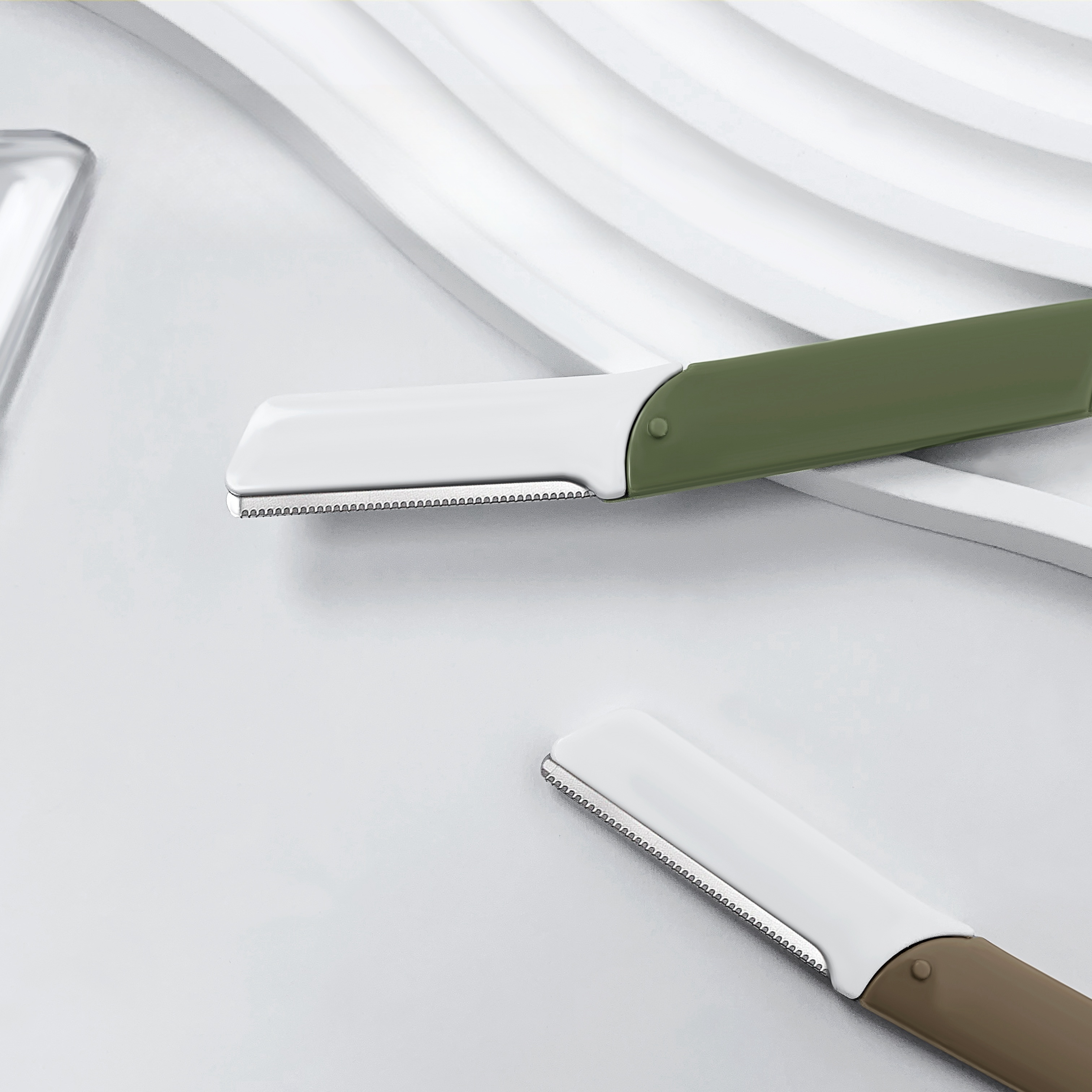 Eco Friendly Stainless Steel Comfortable Handle Eyebrow Trimmer with Slanted Tip Face Hair Remover Razor for Women