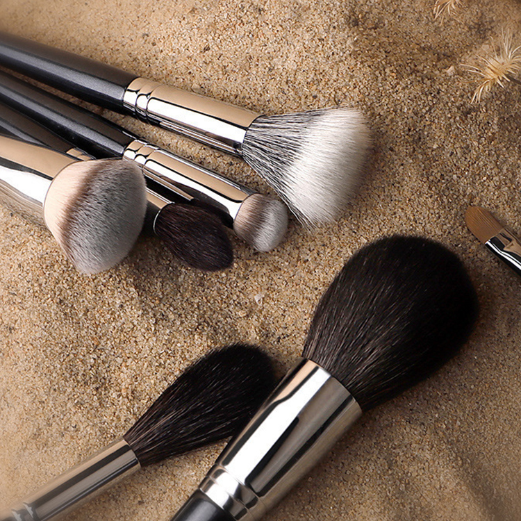 Custom Private Label Black Natural Animal Hair Professional Makeup Brush Set Wood Handle Soft Face Makeup Brushes Tool