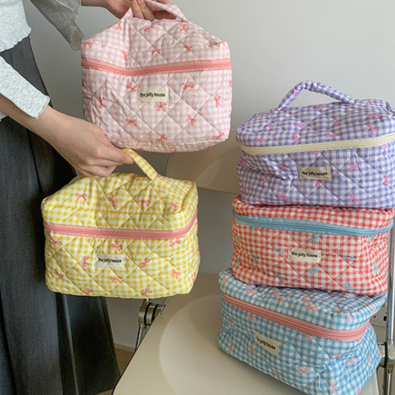 Manufacturer of New Large Capacity Soft Puffer Travel Toiletry Bags Nylon Quilted Makeup Cosmetic Pouch Bag for Women