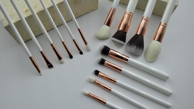 Exio Beauty cosmetic brush set OEM manufacturing