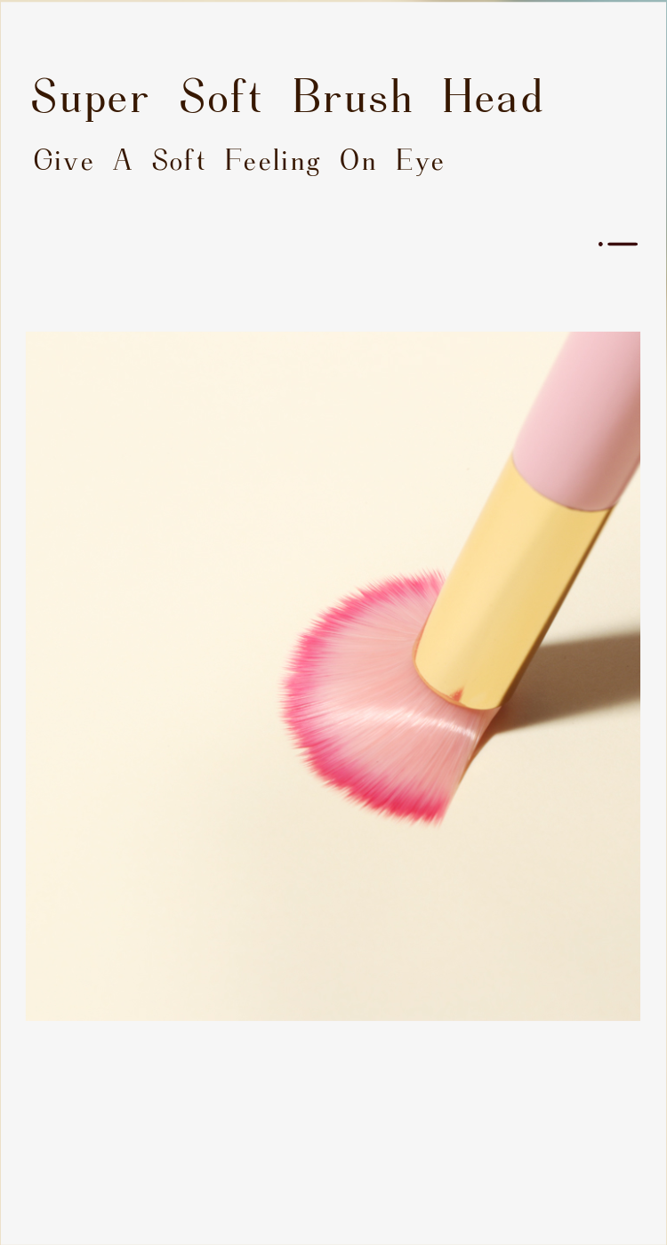 Eyelash Cleaning Brush Showcase 3