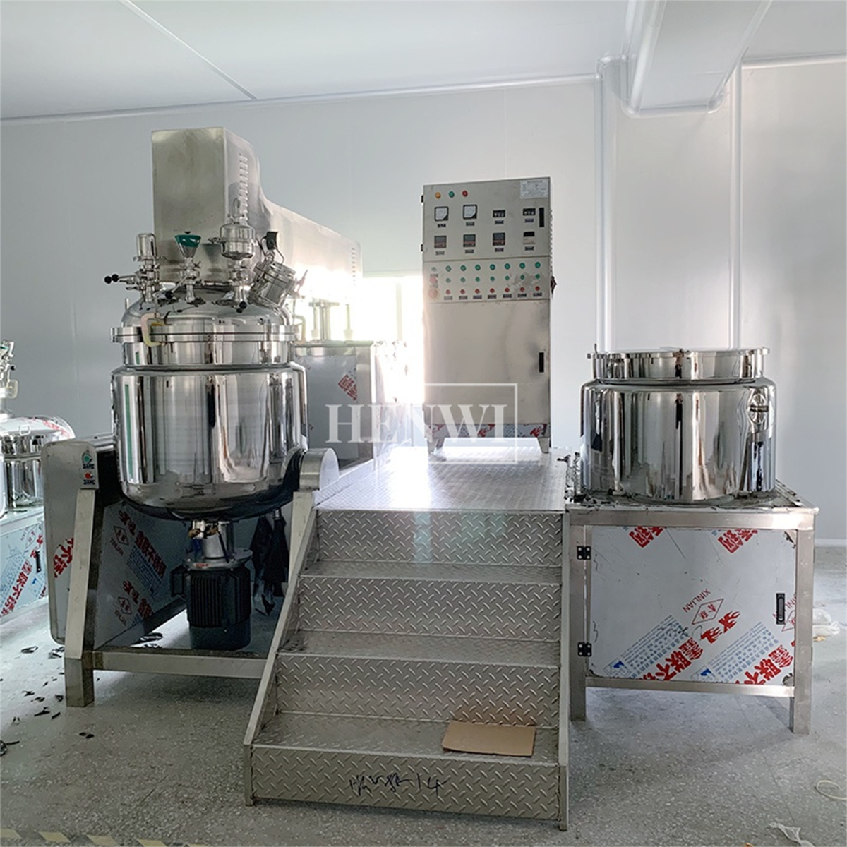 Henwi 100-500Lters Vacuum Emulsifier Bottom Nail Polish Slime Homogenizer Mixer Toothpaste Beauty Cream Cosmetics Making Machine