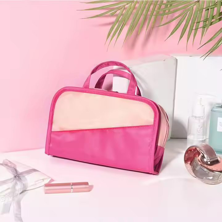 High Quality Custom Cosmetic Travel Kit Factory Wholesale Waterproof Makeup Bag Fashion Logo Print Cover Closure Trending New