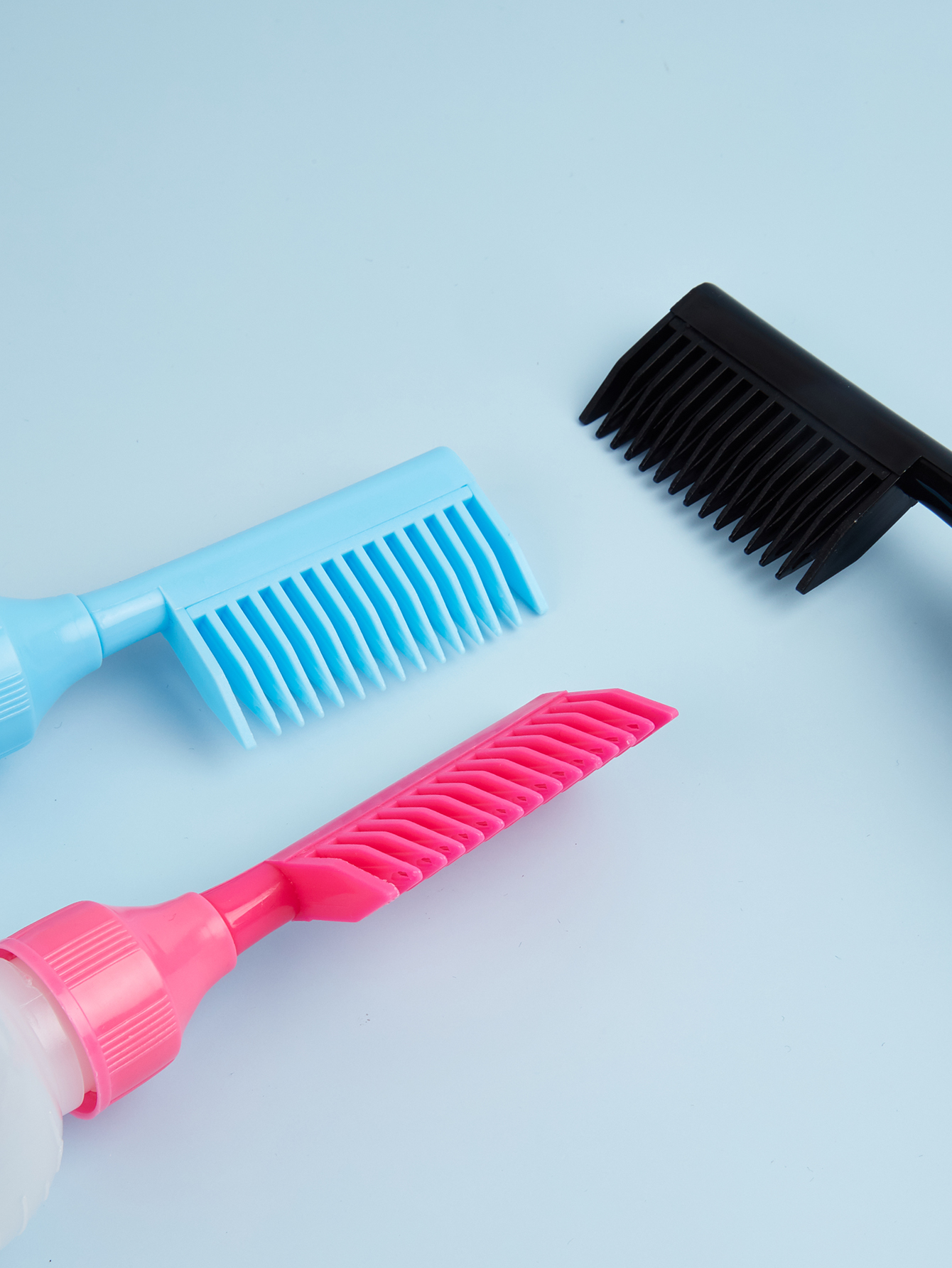 Custom Eco-Friendly 2 Design Plastic Salon Hair Comb Brush Applicator for Shampoo Hair Dye Bottles Multi-Purpose Styling Tool