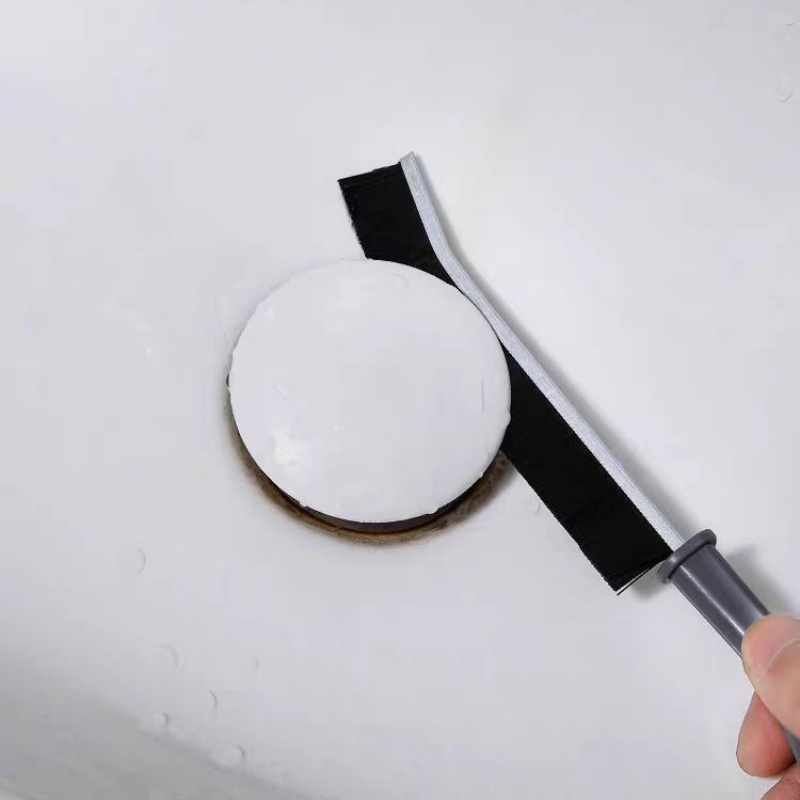 Gap Cleaning Brush Showcase 3