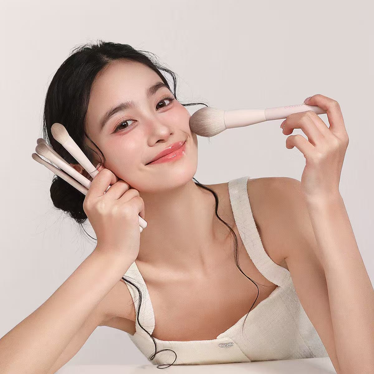 Custom Logo Color 13-Piece Wood Handle Synthetic Fibre Makeup Brush Set for Face &amp; Concealer Application Professional Daily Use